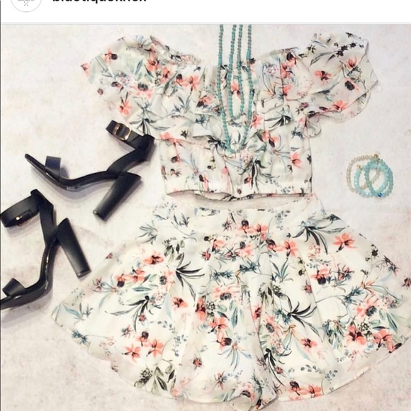 bluetique Dresses & Skirts - Floral set! Never worn (mine isn’t the pic above)